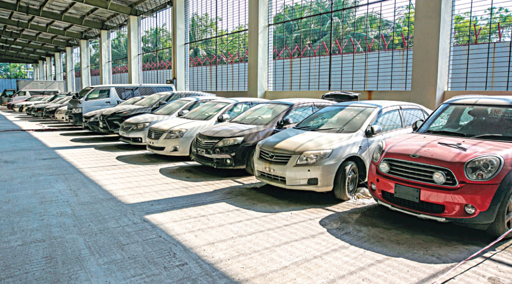 Auctions were attempted more than five times for about 111 vehicles but the customs was able to sell only 33 due to complexities in availing “clearance permits” from the commerce ministry. Photo: Star/file