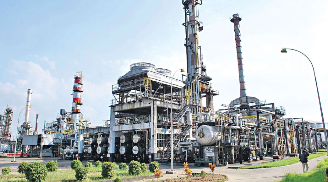The lone unit of state-run Eastern Refinery in Chattogram was commissioned in 1968. The economic life of the plant was estimated to be 20 to 25 years. Today, it refines 12 lakh tonnes of crude oil annually against the capacity of 15 lakh tonnes. The photo was taken earlier this year. Photo: RAJIB RAIHAN