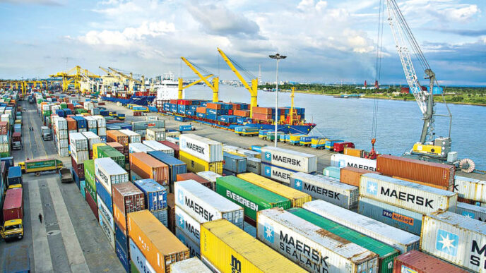 About 88.52 million tonnes of different types of goods were imported through the Chattogram port in fiscal year 2022-23 at a total cost of Tk 4.62 lakh crore. Photo: Star/file